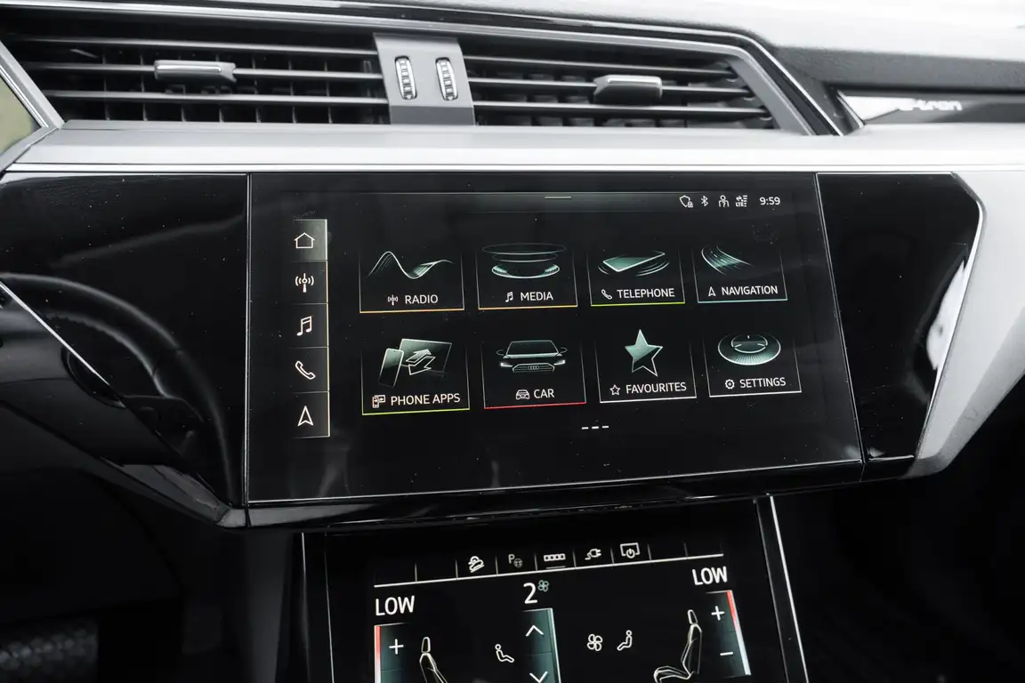 AUDI E-TRON