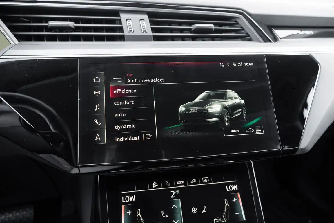 AUDI E-TRON