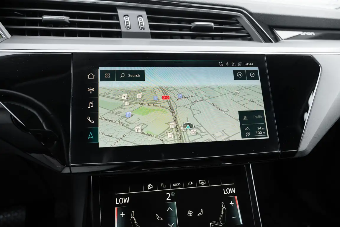 AUDI E-TRON