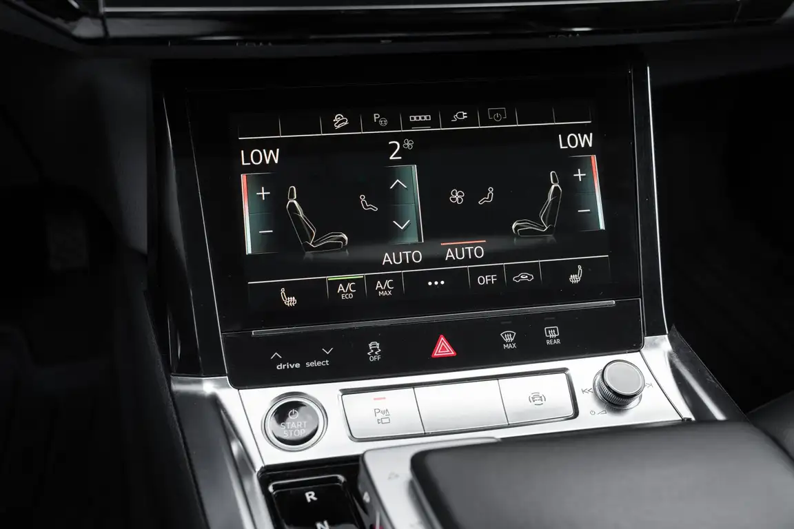 AUDI E-TRON