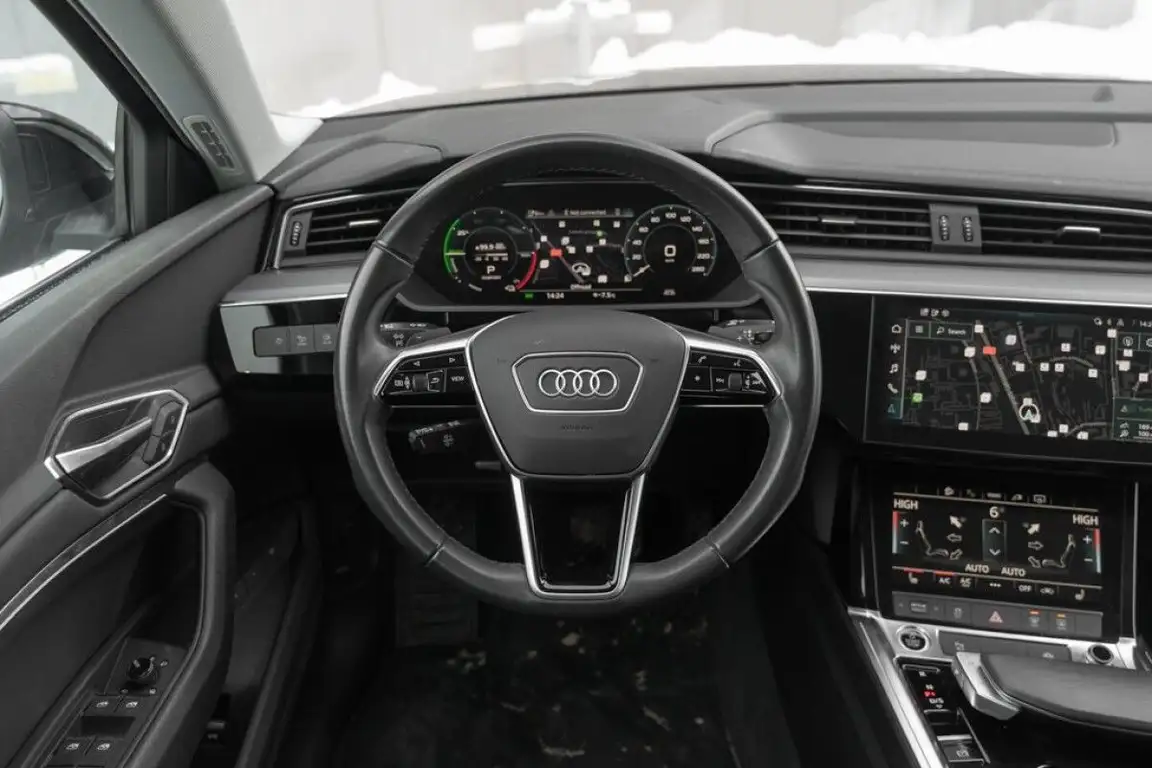 AUDI E-TRON