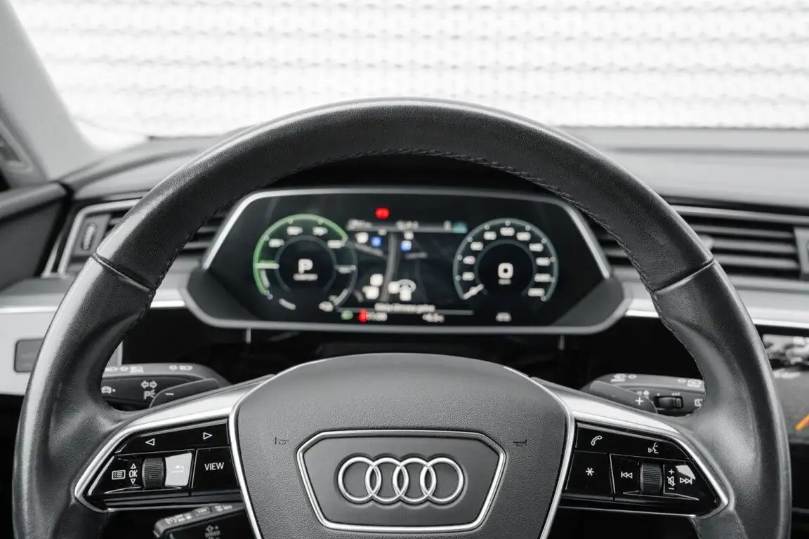 AUDI E-TRON