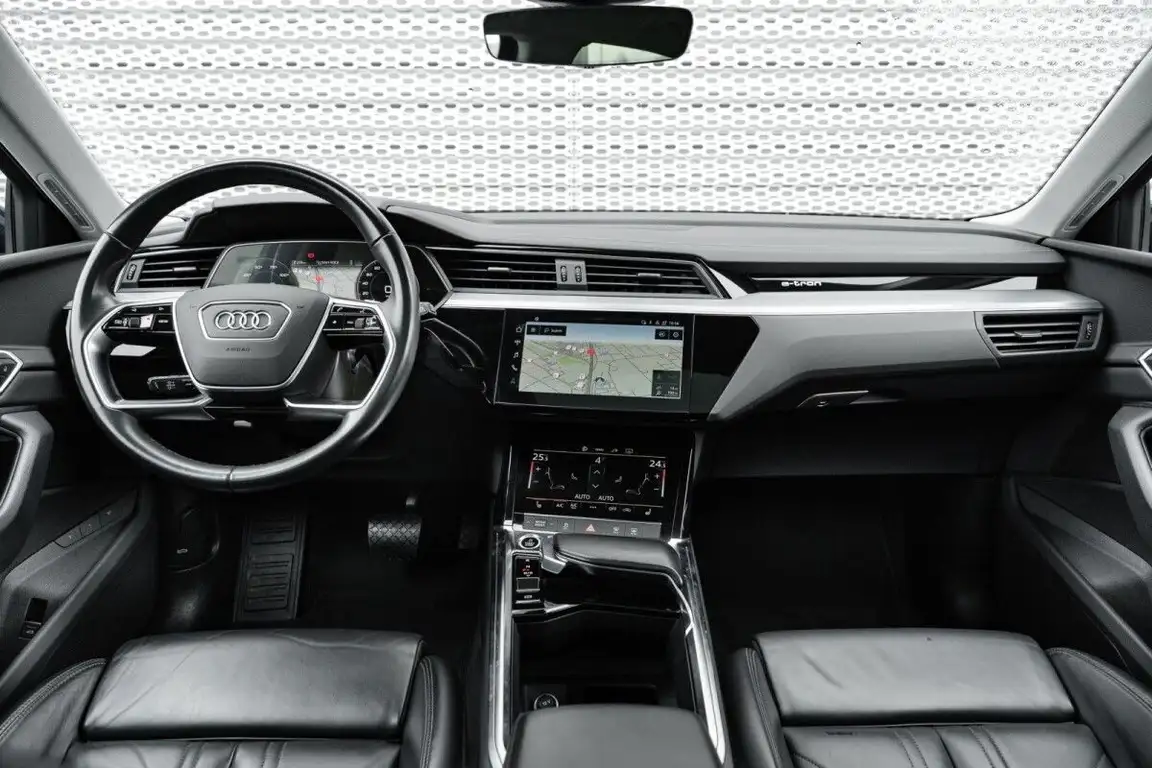 AUDI E-TRON