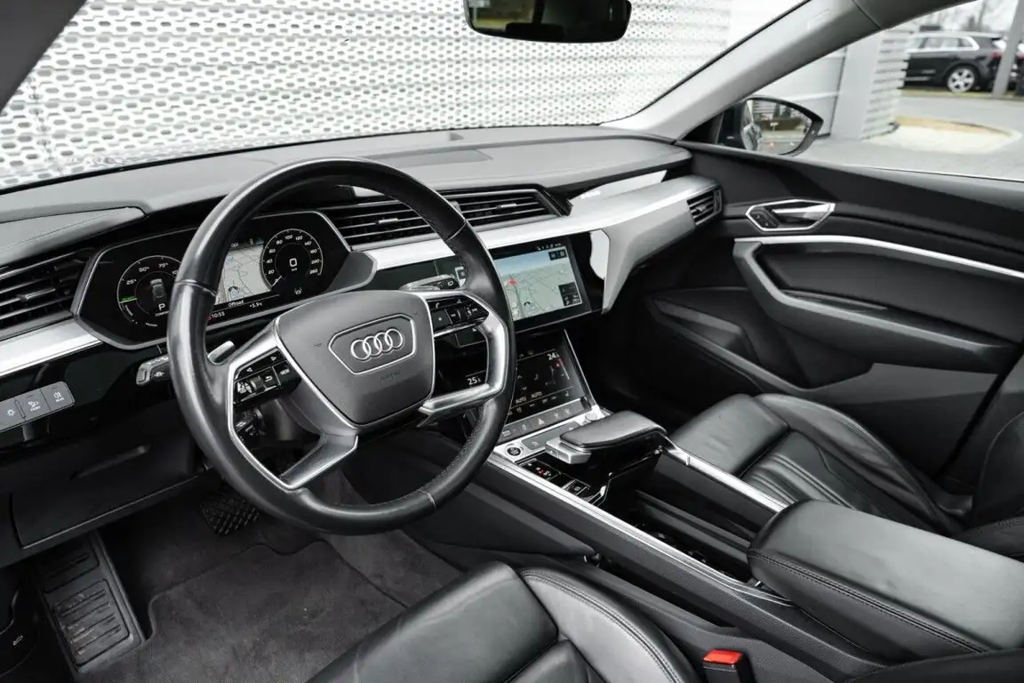 AUDI E-TRON