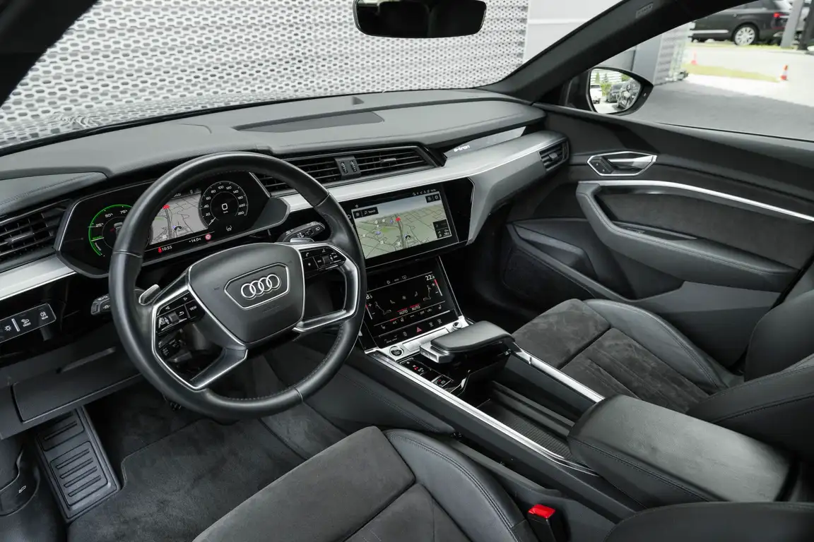 AUDI E-TRON
