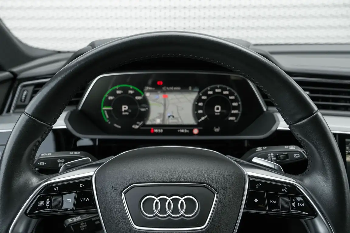 AUDI E-TRON