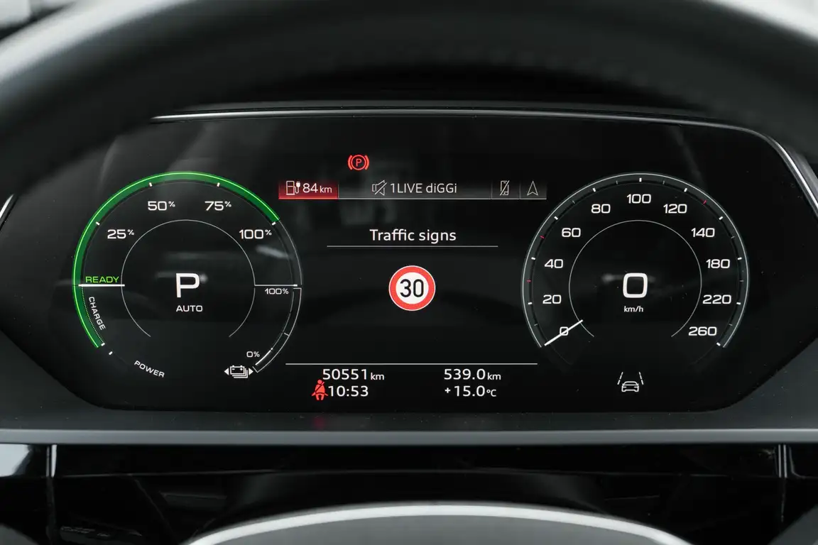 AUDI E-TRON