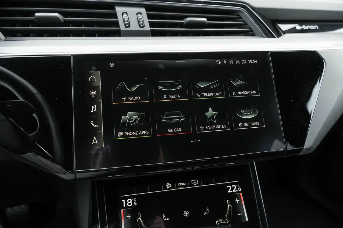 AUDI E-TRON