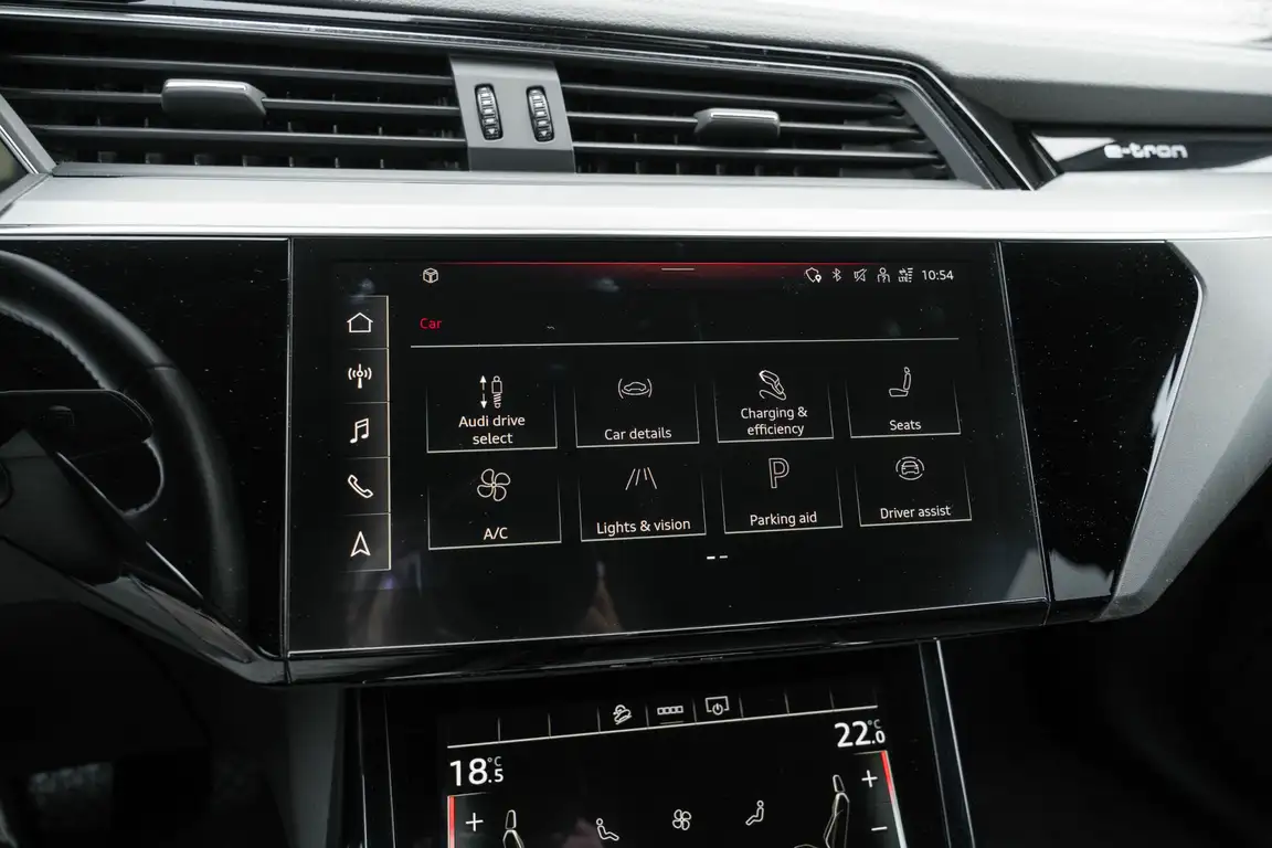 AUDI E-TRON