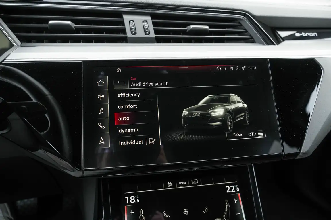 AUDI E-TRON