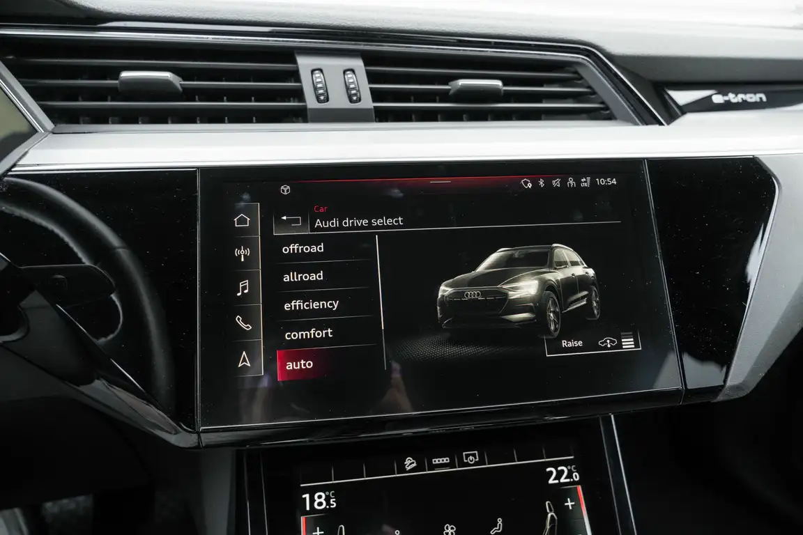 AUDI E-TRON
