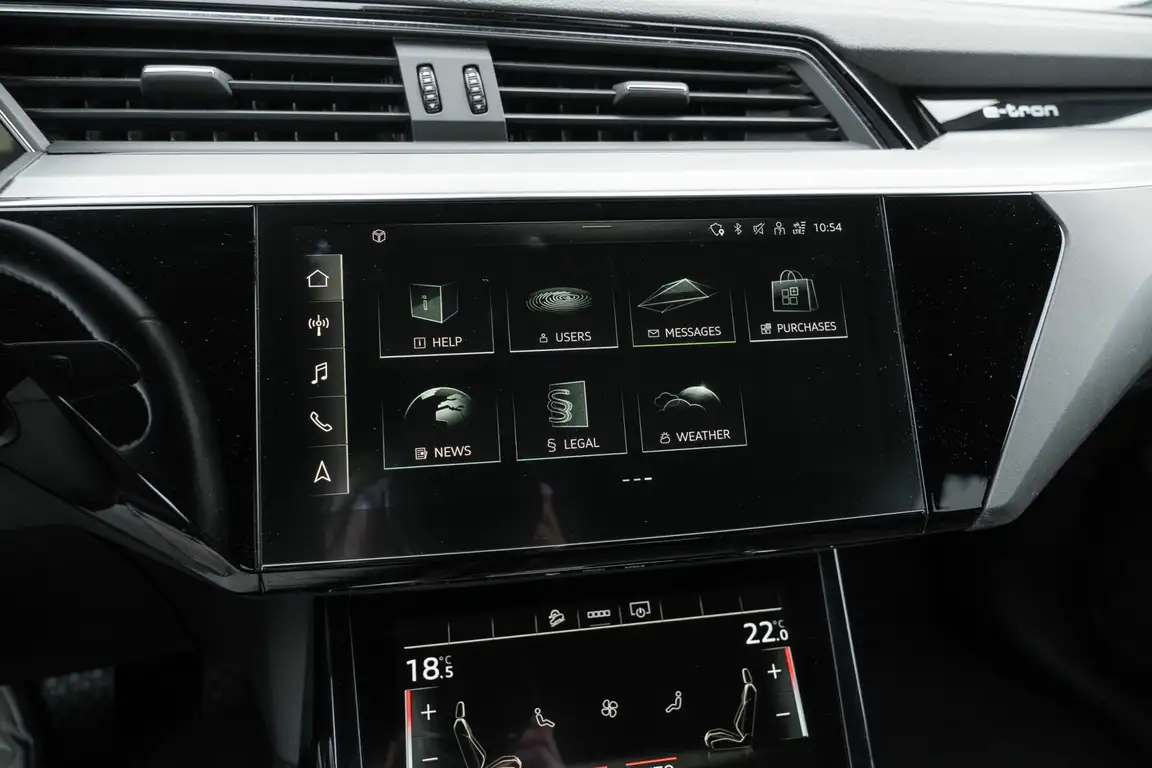 AUDI E-TRON