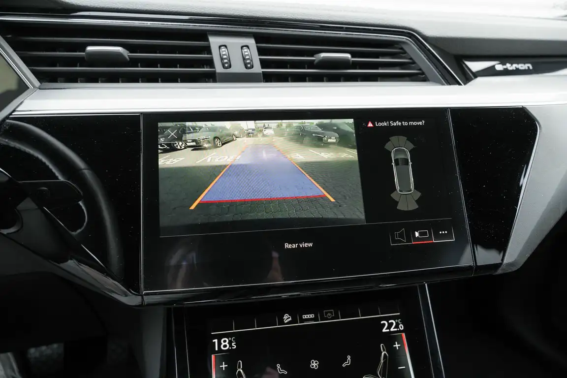 AUDI E-TRON