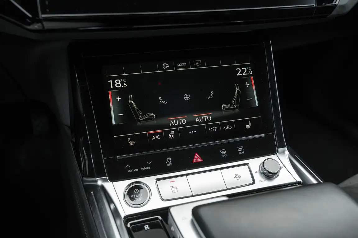 AUDI E-TRON