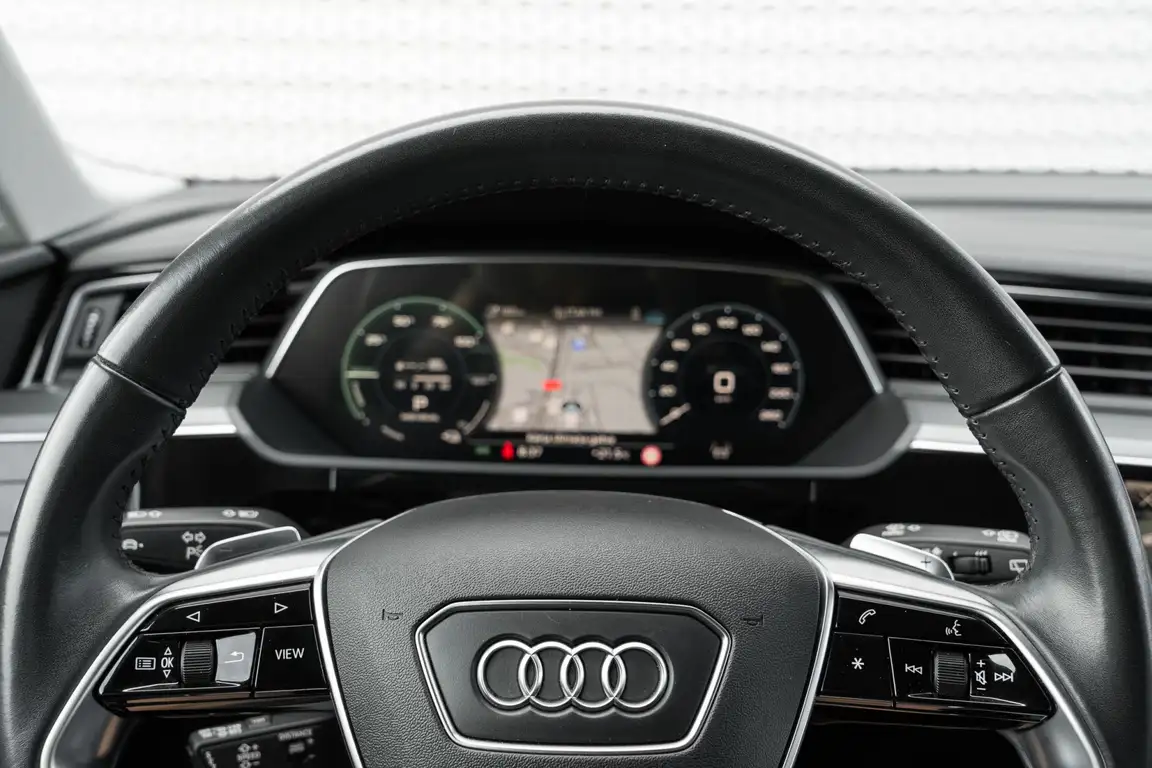 AUDI E-TRON