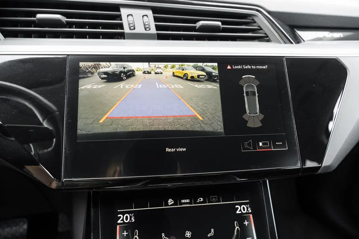 AUDI E-TRON
