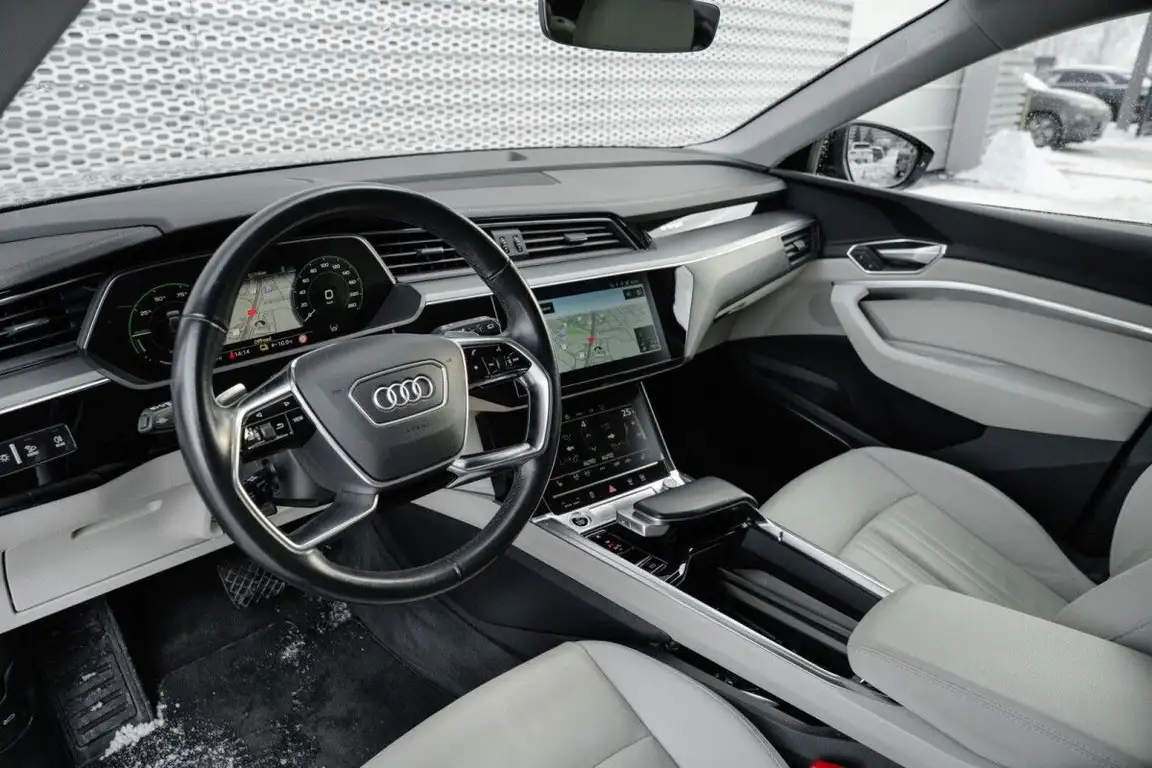 AUDI E-TRON
