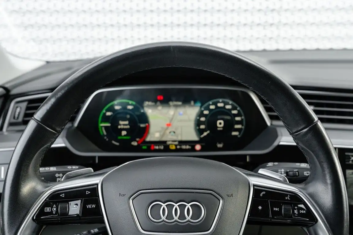AUDI E-TRON