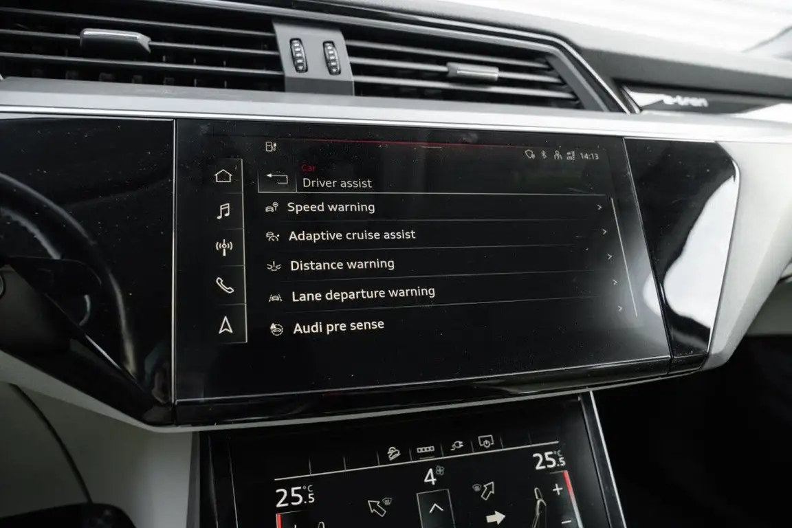 AUDI E-TRON