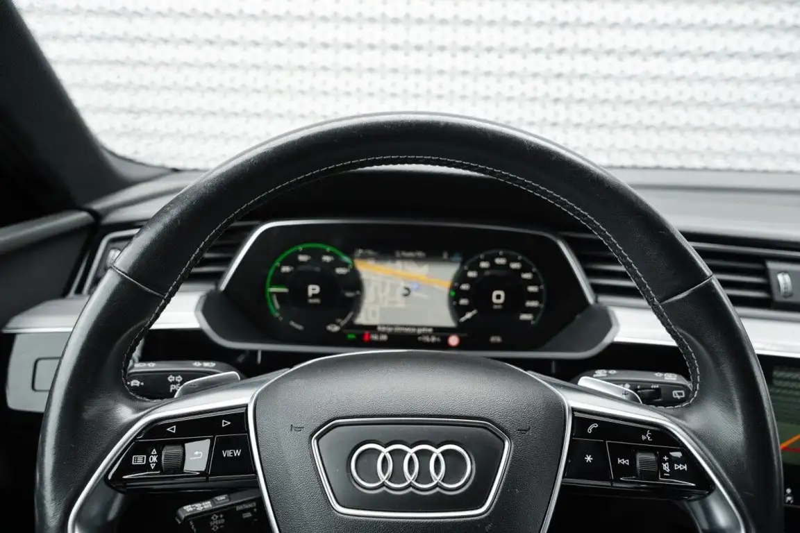 AUDI E-TRON