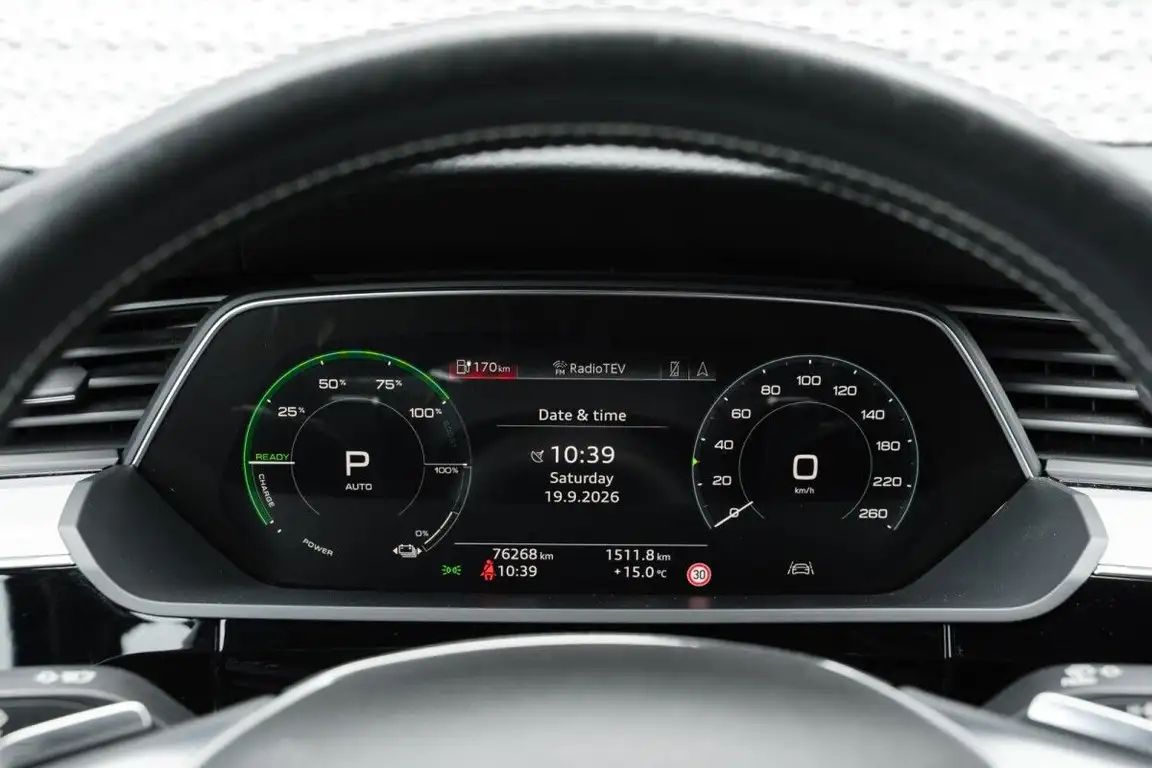 AUDI E-TRON