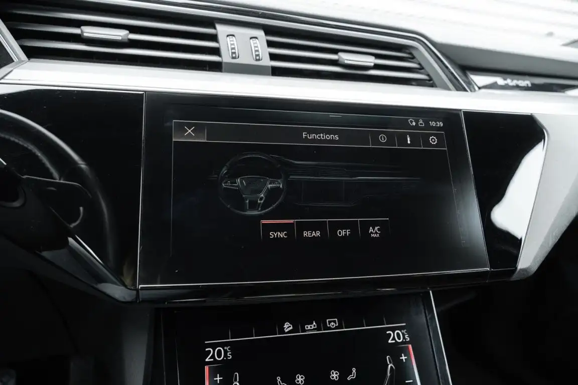 AUDI E-TRON
