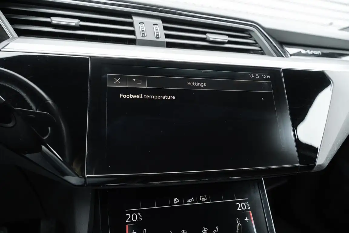 AUDI E-TRON