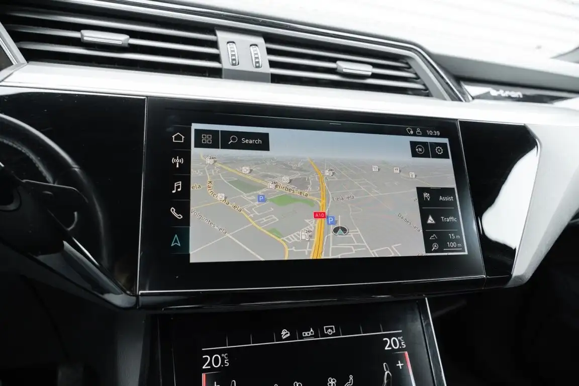 AUDI E-TRON