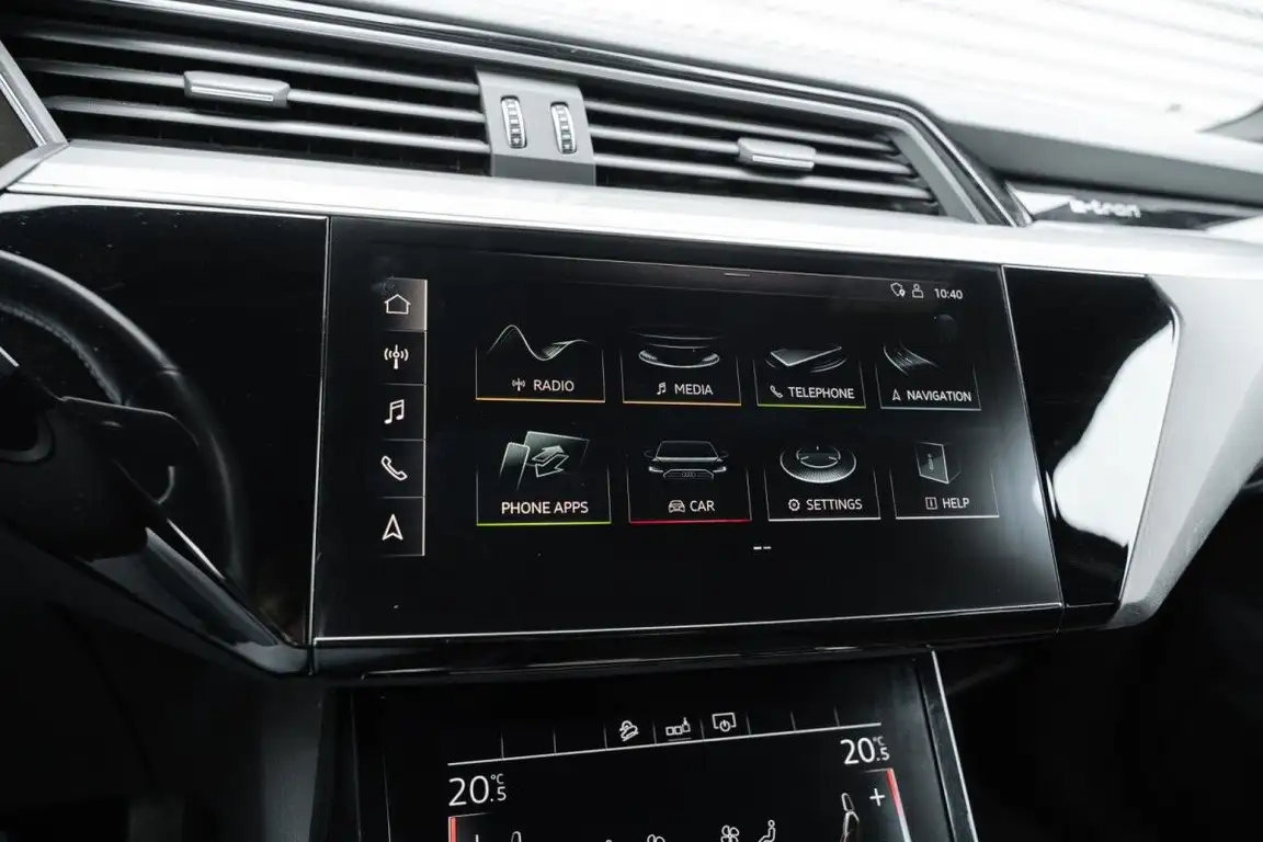 AUDI E-TRON