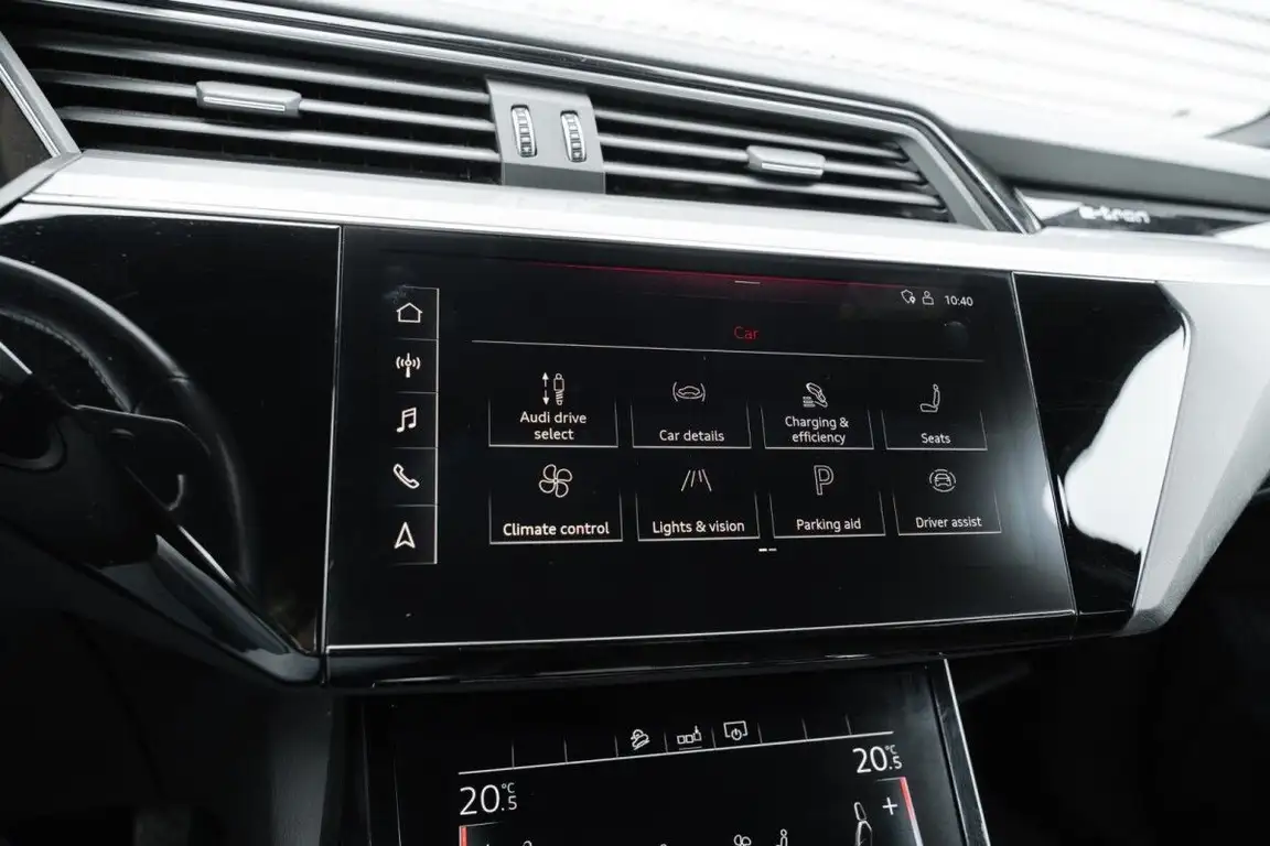 AUDI E-TRON