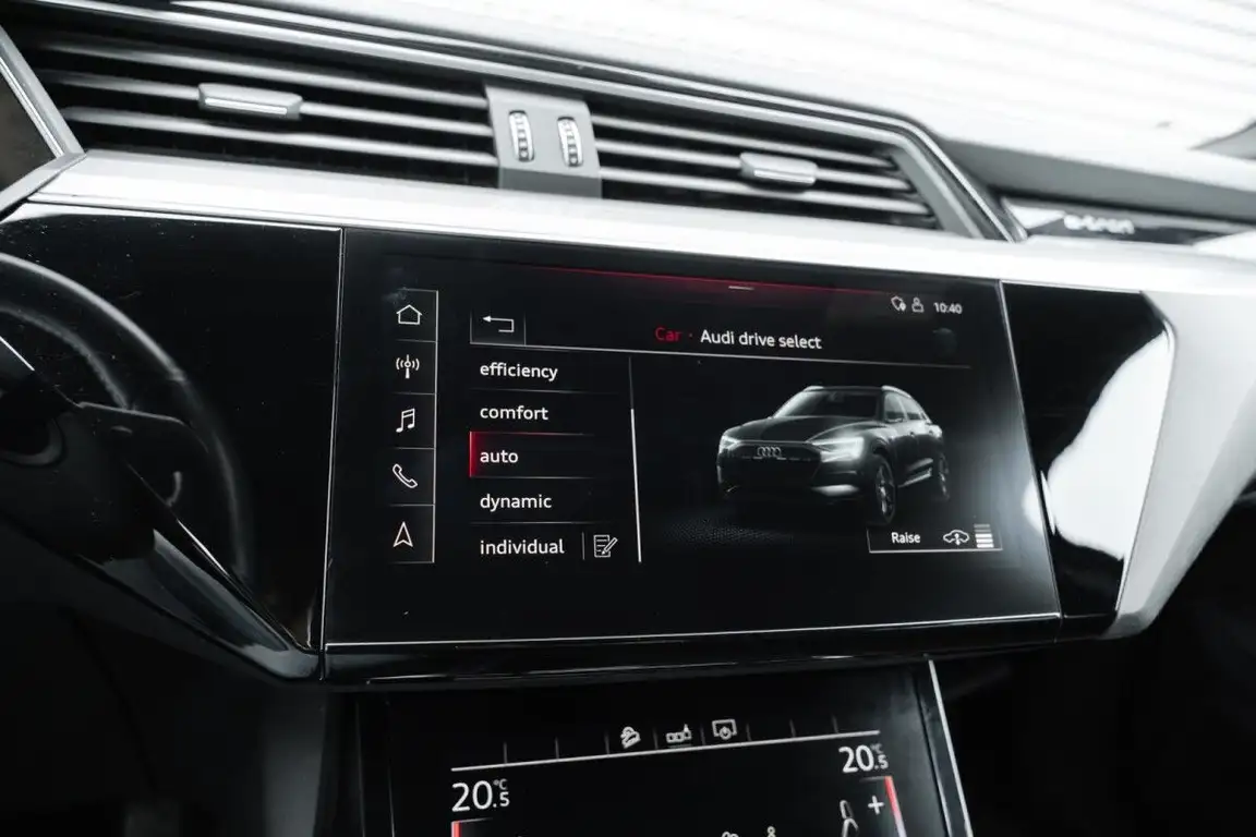 AUDI E-TRON