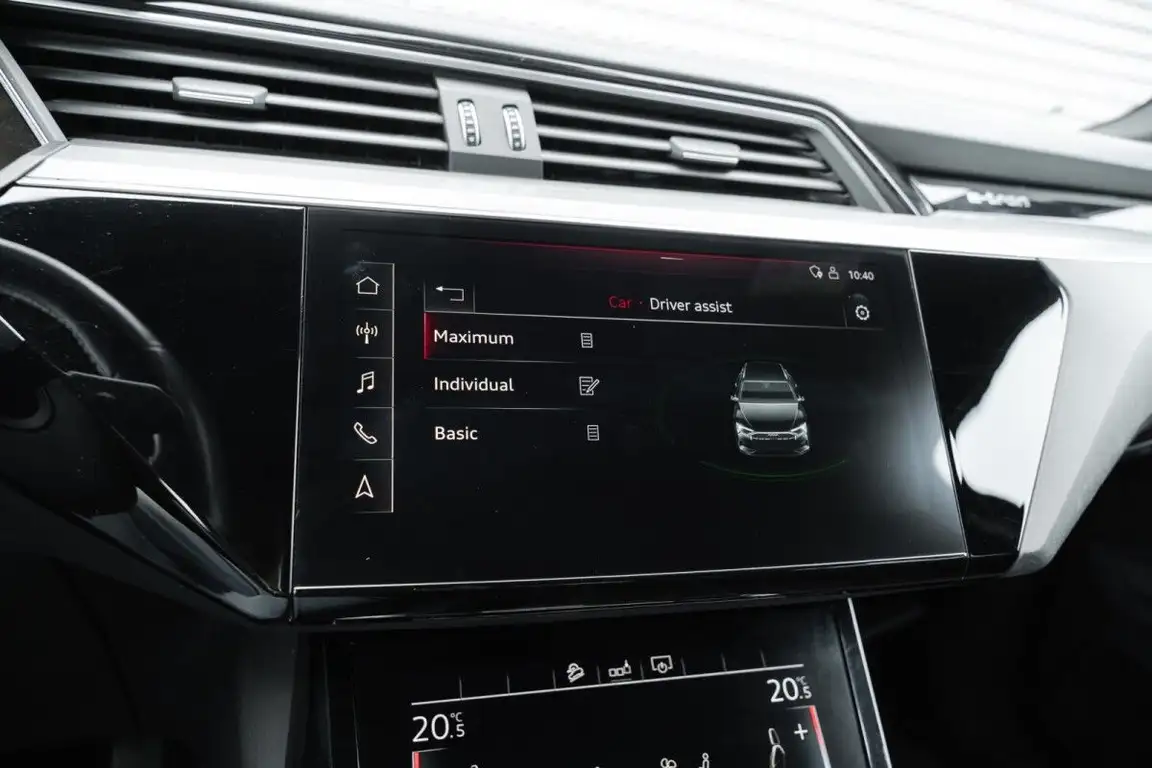 AUDI E-TRON