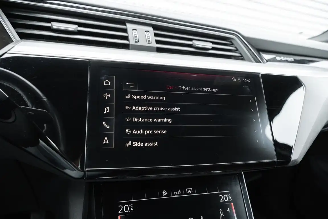 AUDI E-TRON