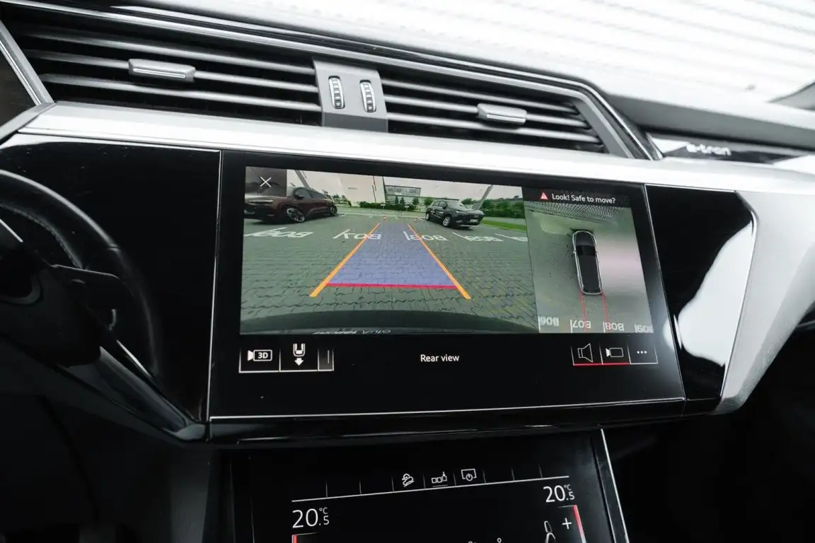 AUDI E-TRON