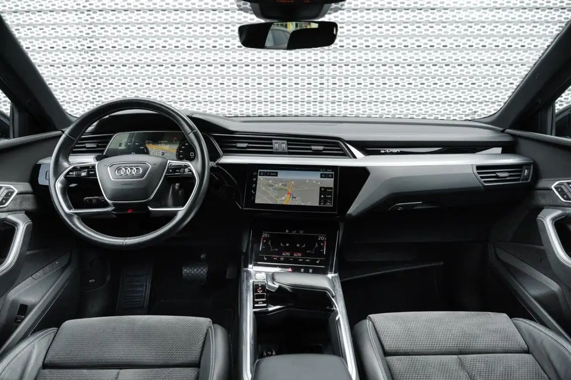 AUDI E-TRON