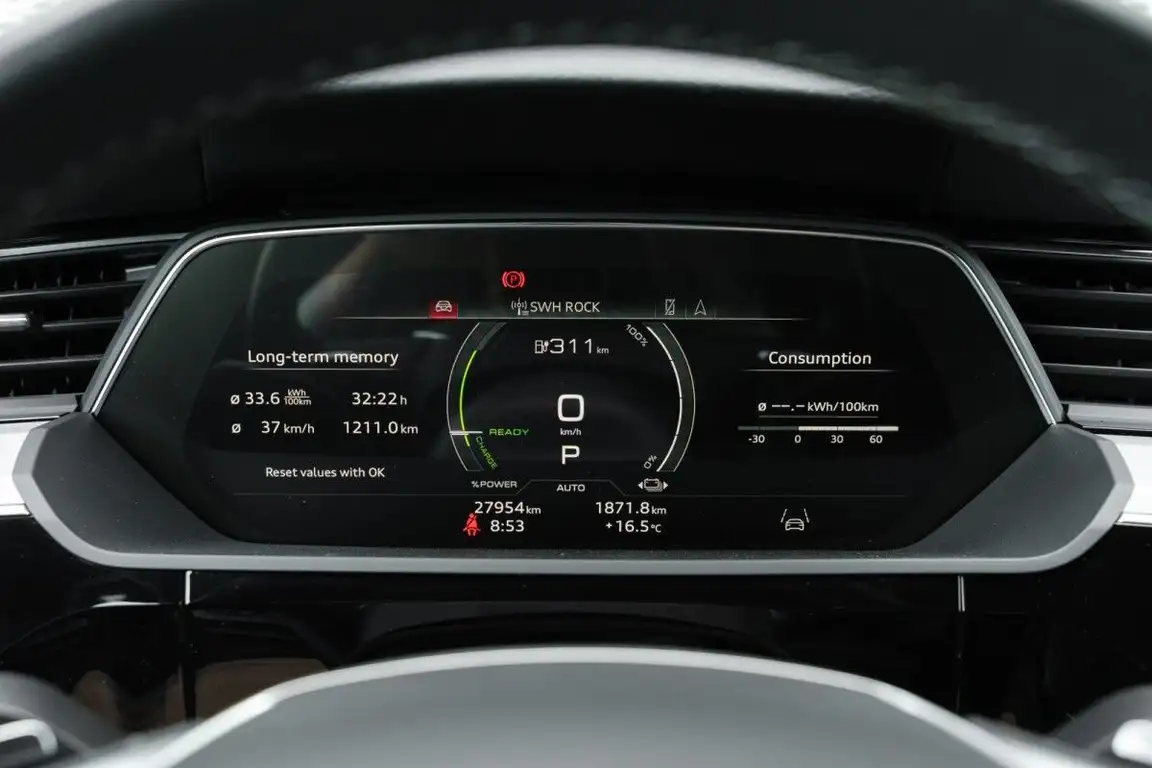 AUDI E-TRON