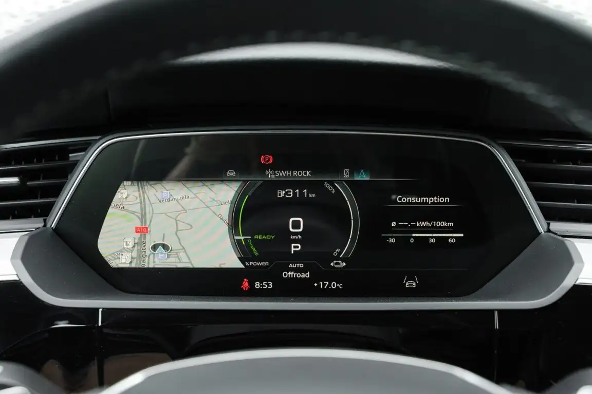 AUDI E-TRON