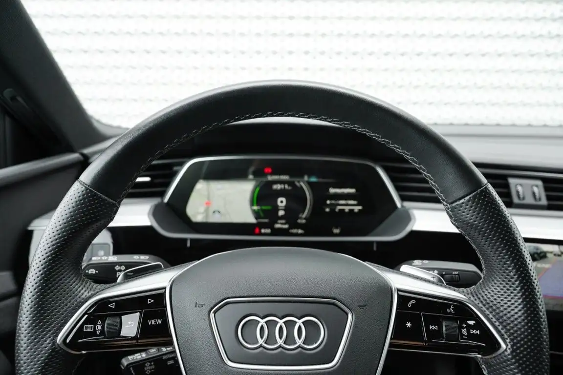 AUDI E-TRON
