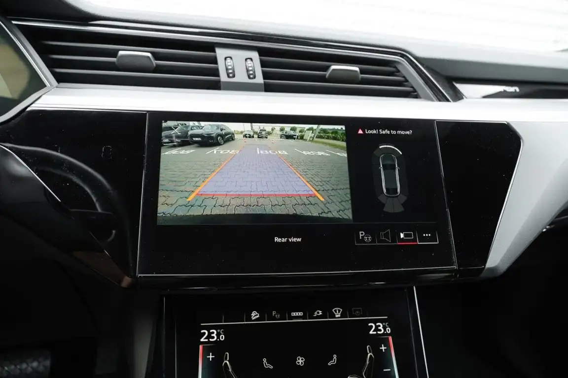 AUDI E-TRON