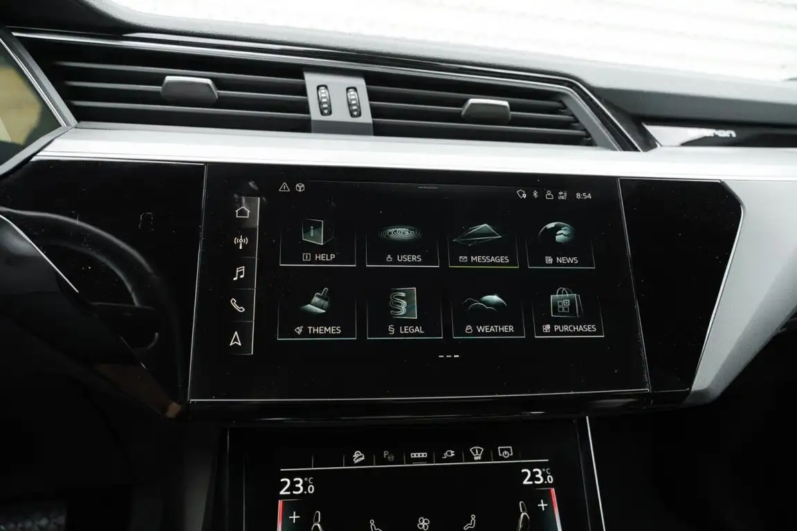 AUDI E-TRON