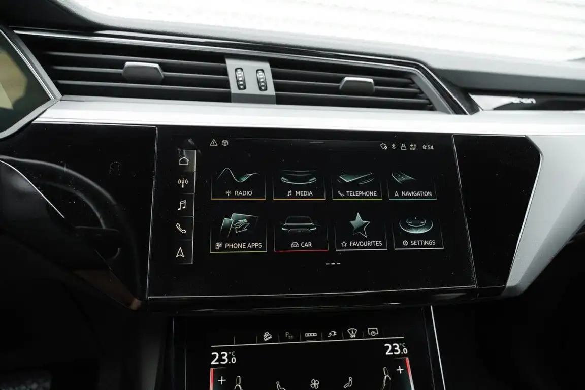AUDI E-TRON