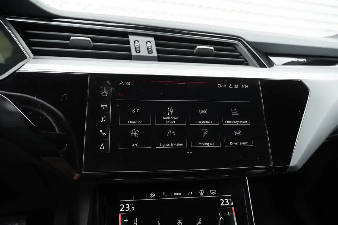 AUDI E-TRON