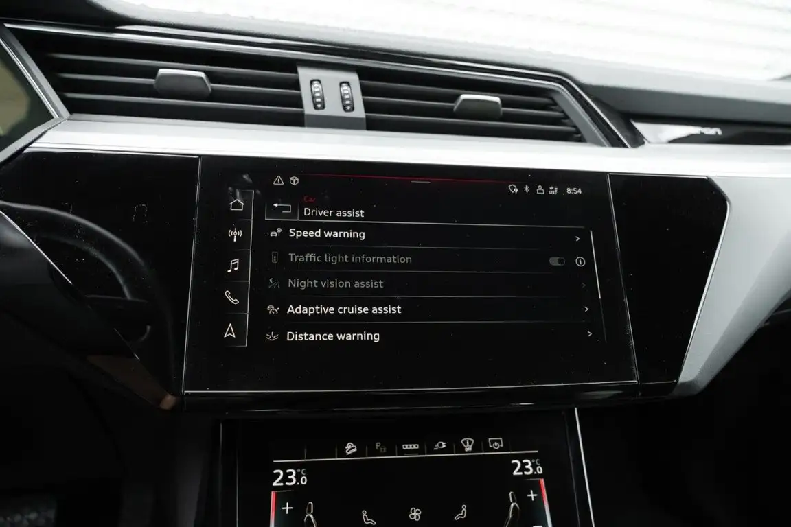 AUDI E-TRON