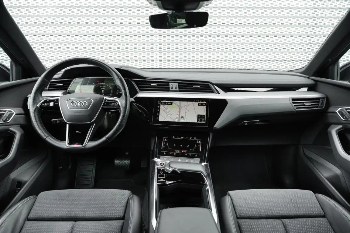 AUDI E-TRON