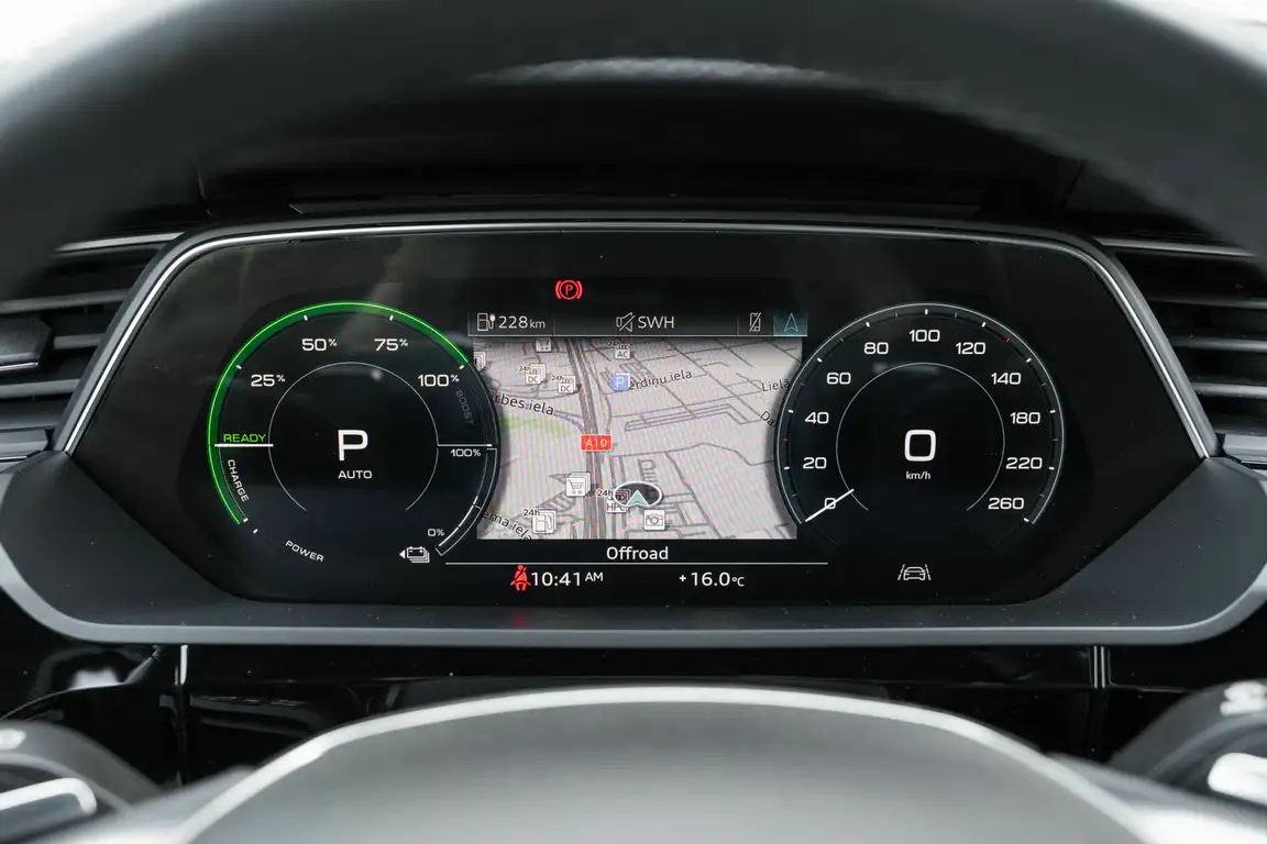 AUDI E-TRON