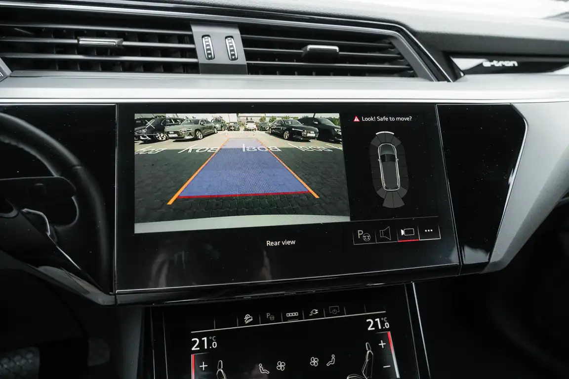 AUDI E-TRON