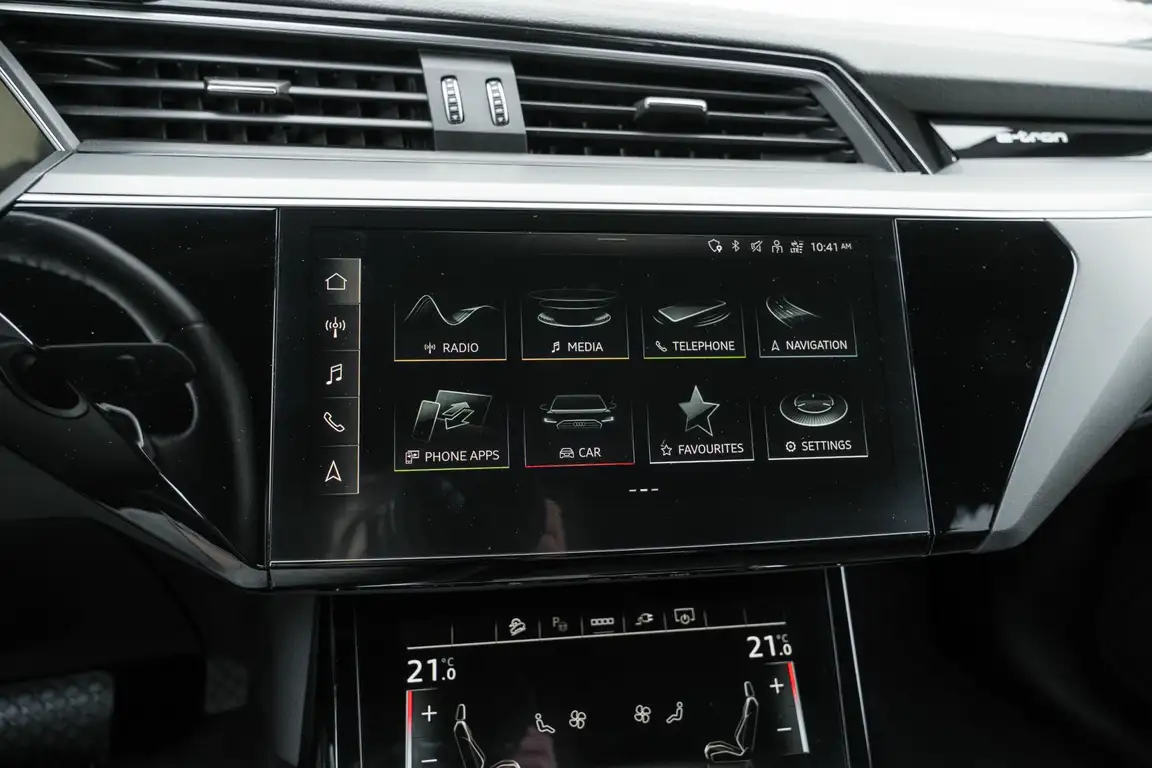 AUDI E-TRON