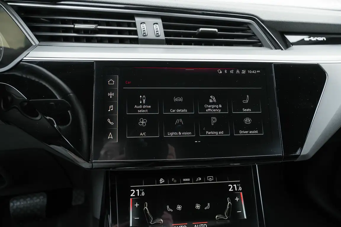 AUDI E-TRON