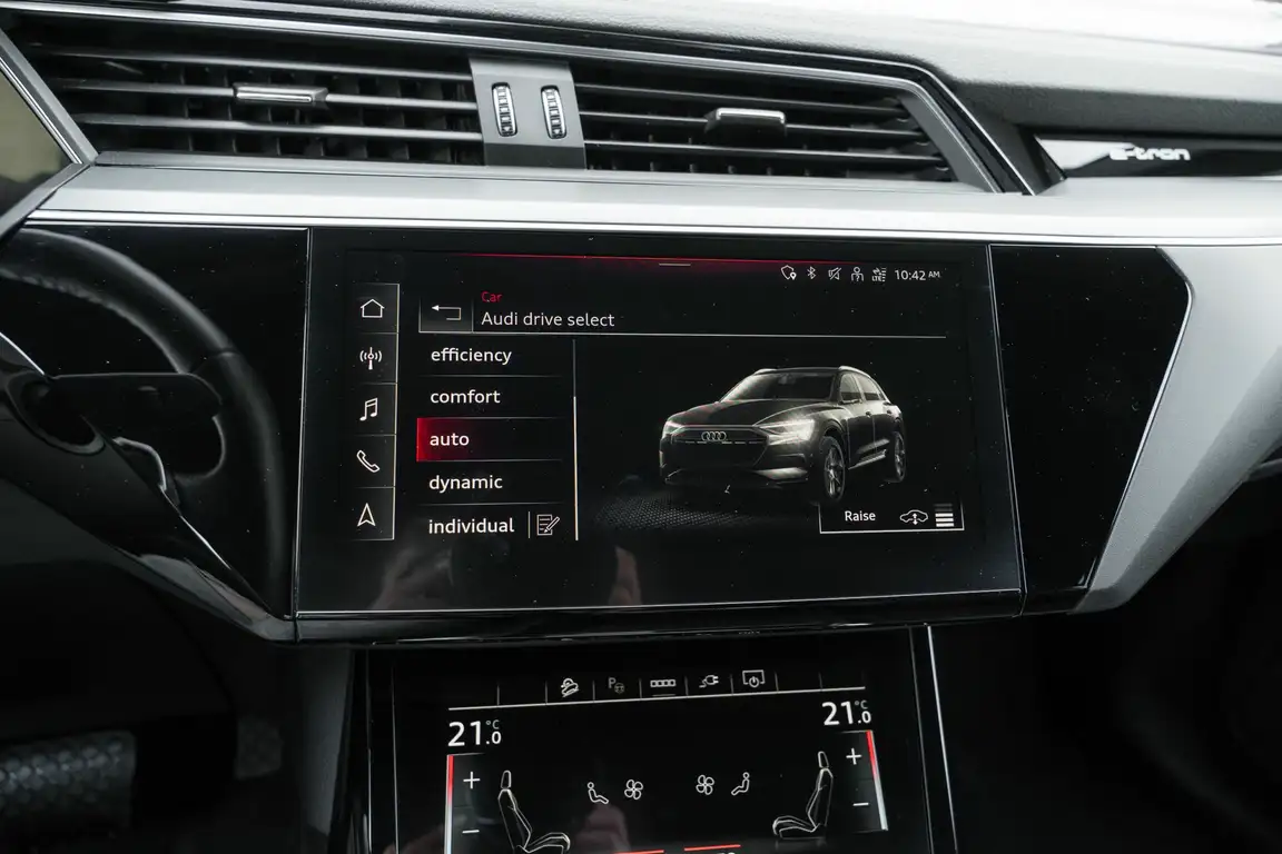 AUDI E-TRON