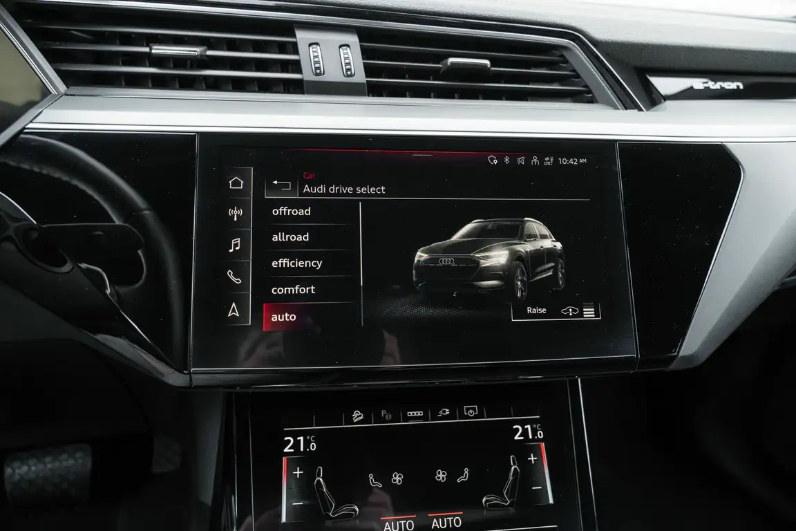 AUDI E-TRON